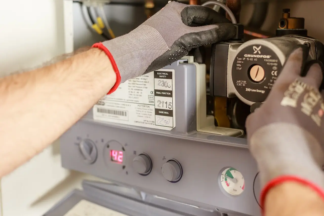 Read more about the article The Hidden Costs of Ignoring Water Heater Issues in Your Home